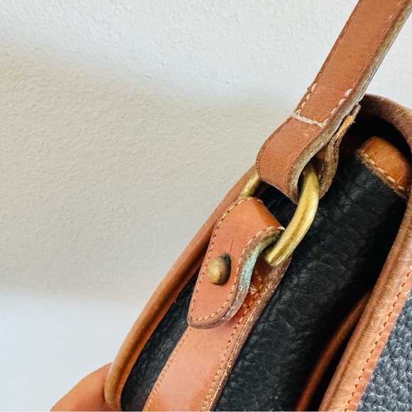 VINTAGE DOONEY BOURKE Black Cognac Brown Leather Gold Metal Crossbody Purse Bag - Picture 10 of 16